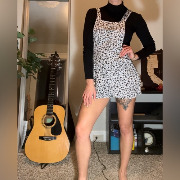 🔹3/20 New Look UK | Floral print Overall Shorts 🌸 - Picture 2 of 5